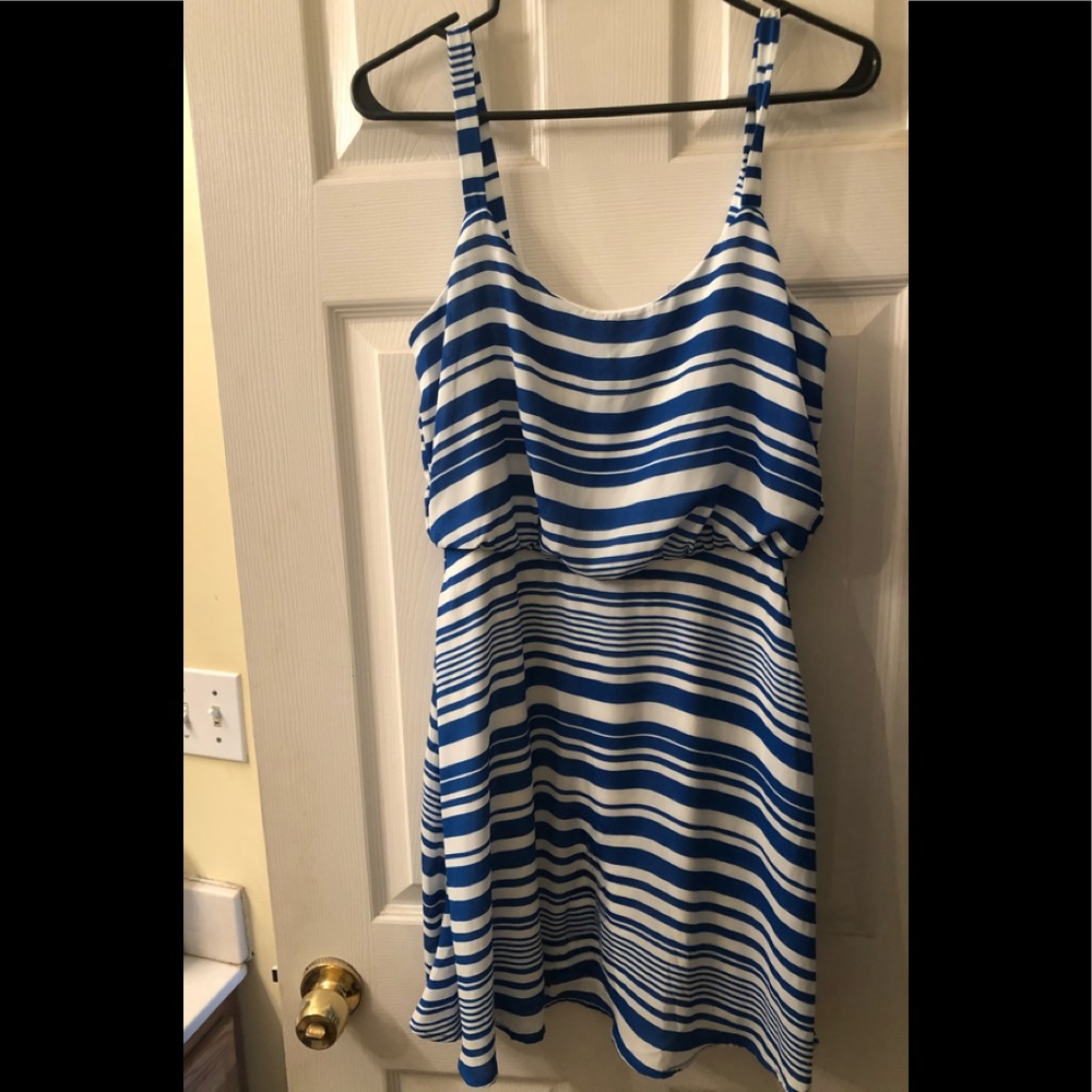 Beautiful spring /summer jr lk nw sz med dress